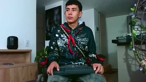Snapshot of hot_twinks83 chatting on September 30, 2025, 12:10 pm hot_twinks83 online show from September 30, 2025, 12:10 pm