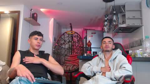 Snapshot of hot_twinks83 chatting on October 9, 2025, 4:10 am hot_twinks83 online show from October 9, 2025, 4:10 am