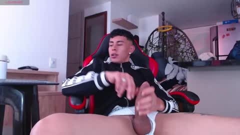 Snapshot of hot_twinks83 chatting on October 18, 2025, 2:18 pm hot_twinks83 online show from October 18, 2025, 2:18 pm