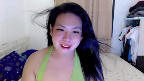 Snapshot of hotasian_mama chatting on June 12, 2026, 6:34 am Grace online show from June 12, 2026, 6:34 am