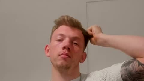hotblondeguy online show from October 21, 2025, 4:19 pm