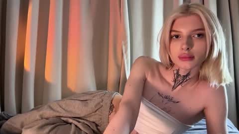 hotchubently online show from September 12, 2025, 1:55 pm