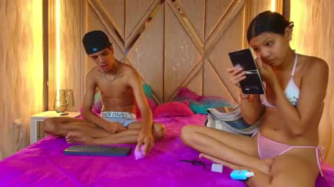 Snapshot of hotcouple_222 chatting on November 6, 2025, 7:42 am hotcouple_222 online show from November 6, 2025, 7:42 am