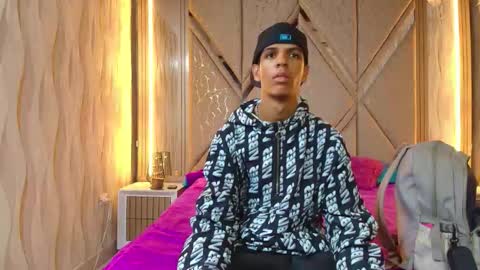 Snapshot of hotcouple_222 chatting on November 16, 2025, 7:25 am hotcouple_222 online show from November 16, 2025, 7:25 am