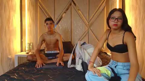 Snapshot of hotcouple_222 chatting on November 21, 2025, 8:02 am hotcouple_222 online show from November 21, 2025, 8:02 am