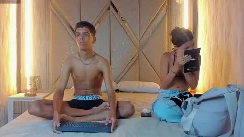 Snapshot of hotcouple_222 chatting on November 25, 2025, 7:41 am hotcouple_222 online show from November 25, 2025, 7:41 am