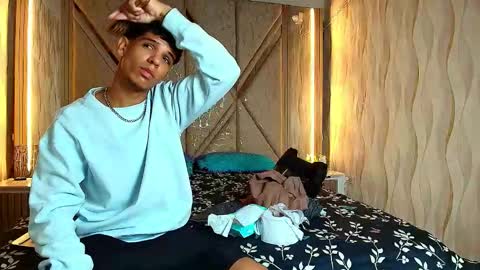 Snapshot of hotcouple_222 chatting on January 6, 2026, 7:12 am hotcouple_222 online show from January 6, 2026, 7:12 am