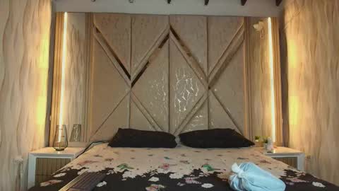 Snapshot of hotcouple_222 chatting on January 12, 2026, 7:24 am hotcouple_222 online show from January 12, 2026, 7:24 am