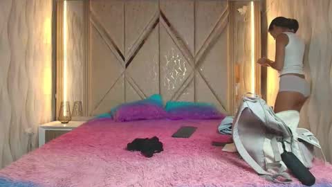 Snapshot of hotcouple_222 chatting on February 25, 2026, 7:18 am hotcouple_222 online show from February 25, 2026, 7:18 am