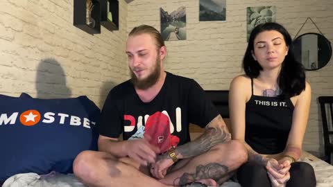 YounHotCouple online show from December 16, 2024, 1:43 pm