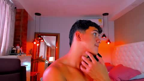 Snapshot of hotcrew_ chatting on September 25, 2025, 1:37 pm Hussain aaron and Ekko online show from September 25, 2025, 1:37 pm