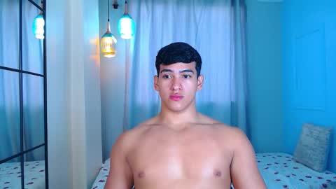 Snapshot of hotcrew_ chatting on November 20, 2025, 1:33 pm Hussain aaron and Ekko online show from November 20, 2025, 1:33 pm