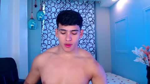 Snapshot of hotcrew_ chatting on January 9, 2026, 1:47 pm Hussain aaron and Ekko online show from January 9, 2026, 1:47 pm