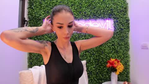 hotfallingdevil online show from November 18, 2025, 6:07 am