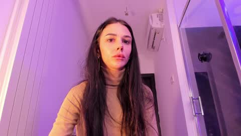 hotfallingdevil online show from March 16, 2026, 5:35 am