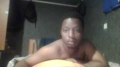 Snapshot of hotguyy001 chatting on February 19, 2025, 2:33 am hotguyy001 online show from February 19, 2025, 2:33 am