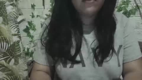 hotiemorenagurl18 online show from May 10, 2026, 9:09 pm