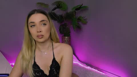 Snapshot of hotjessxx chatting on April 7, 2026, 3:23 pm Maria online show from April 7, 2026, 3:23 pm