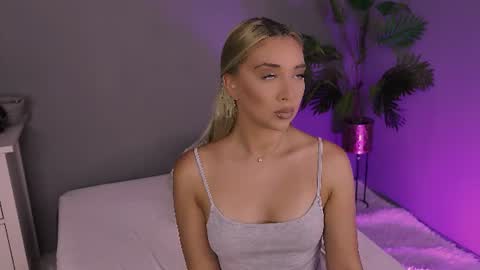 Snapshot of hotjessxx chatting on June 25, 2026, 12:09 pm Maria online show from June 25, 2026, 12:09 pm