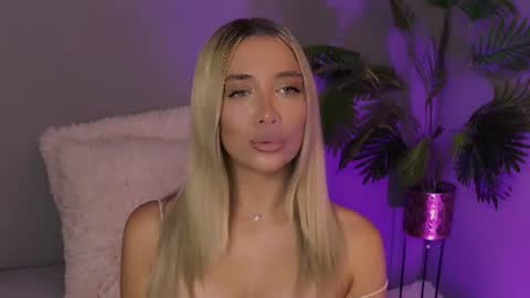 Snapshot of hotjessxx chatting on July 10, 2026, 6:43 pm Maria online show from July 10, 2026, 6:43 pm