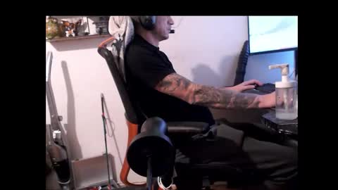 Snapshot of hotkinkytat chatting on December 9, 2024, 1:13 pm hotkinkytat online show from December 9, 2024, 1:13 pm