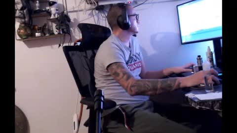 hotkinkytat online show from December 18, 2025, 12:33 pm