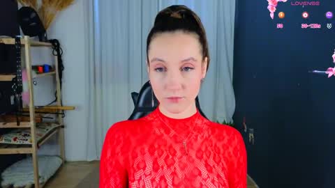 Snapshot of hotlaracroft chatting on May 5, 2026, 3:20 pm Allison online show from May 5, 2026, 3:20 pm