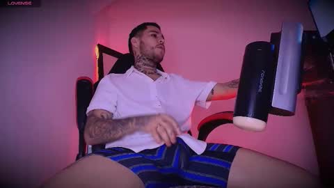 HoTLatinoX20CM online show from January 7, 2026, 7:27 pm