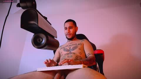 Snapshot of hotlatinox20cm chatting on April 9, 2026, 4:23 pm HoTLatinoX20CM online show from April 9, 2026, 4:23 pm