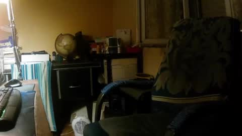 hotleopold online show from April 16, 2026, 8:53 pm