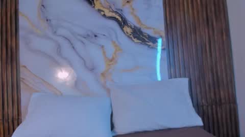 hotlovestory online show from March 18, 2026, 11:13 am