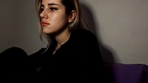 hotmusex online show from December 1, 2025, 8:41 am