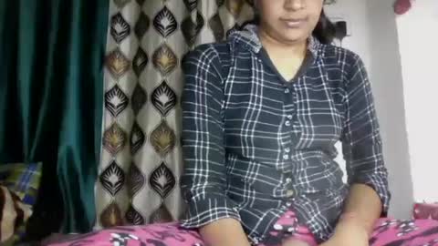 Snapshot of hotnsweetindian chatting on December 17, 2024, 2:44 pm lola online show from December 17, 2024, 2:44 pm