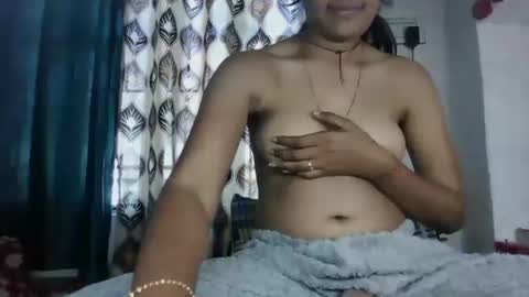 Snapshot of hotnsweetindian chatting on February 8, 2025, 7:48 am lola online show from February 8, 2025, 7:48 am