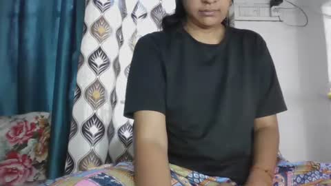 Snapshot of hotnsweetindian chatting on October 20, 2025, 4:24 am lola online show from October 20, 2025, 4:24 am