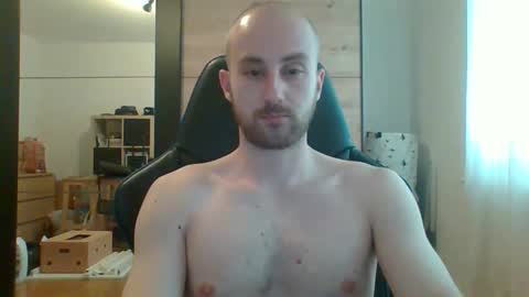Snapshot of hotswissboy98 chatting on May 20, 2026, 1:39 pm hotswissboy98 online show from May 20, 2026, 1:39 pm