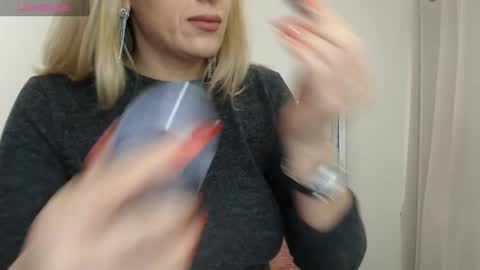 Snapshot of hott_eryka chatting on February 1, 2025, 8:08 am Eryka online show from February 1, 2025, 8:08 am
