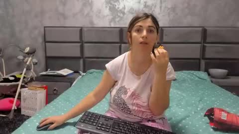 Snapshot of hottalicia2 chatting on December 8, 2024, 12:18 am hottalicia2 online show from December 8, 2024, 12:18 am