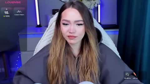 hello Im Eva online show from November 10, 2025, 2:27 pm