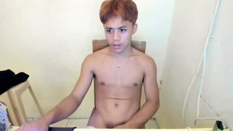 hottie_migs online show from May 5, 2026, 5:10 pm