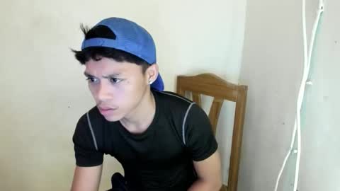 hottie_migs online show from May 19, 2026, 8:48 pm