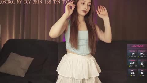 hottpeachh online show from November 11, 2025, 3:45 pm