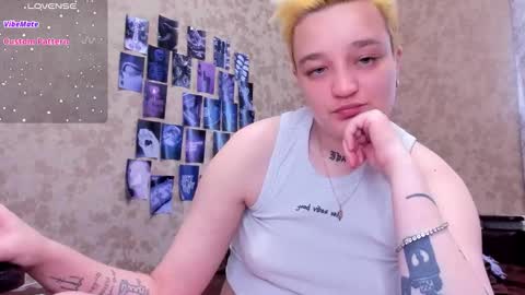 Snapshot of hotty_linn chatting on October 3, 2025, 11:40 am Linn online show from October 3, 2025, 11:40 am