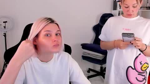 Nessie and Jessie online show from November 1, 2025, 10:50 am