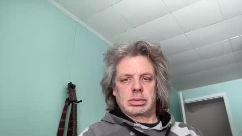 Snapshot of howlingatnothing chatting on February 18, 2026, 6:59 pm howlingatnothing online show from February 18, 2026, 6:59 pm