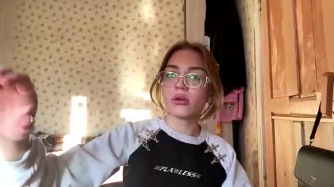 hsiuscherich online show from November 17, 2025, 8:09 am