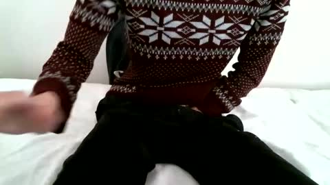 Snapshot of hug_me chatting on February 6, 2025, 2:58 pm Keanu online show from February 6, 2025, 2:58 pm