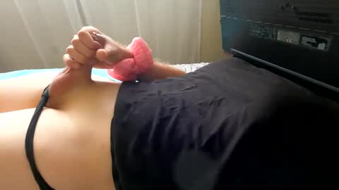 Snapshot of hugecumshots1 chatting on September 23, 2025, 5:05 pm HugeCumshots online show from September 23, 2025, 5:05 pm