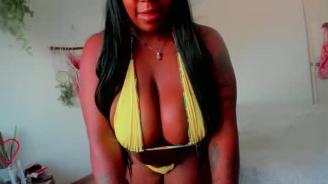 Snapshot of hugetitschocolate05 chatting on February 6, 2025, 8:56 pm ADRIANITA online show from February 6, 2025, 8:56 pm