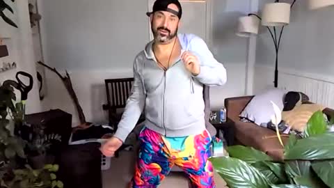 hungitalian40 online show from April 24, 2026, 4:42 pm